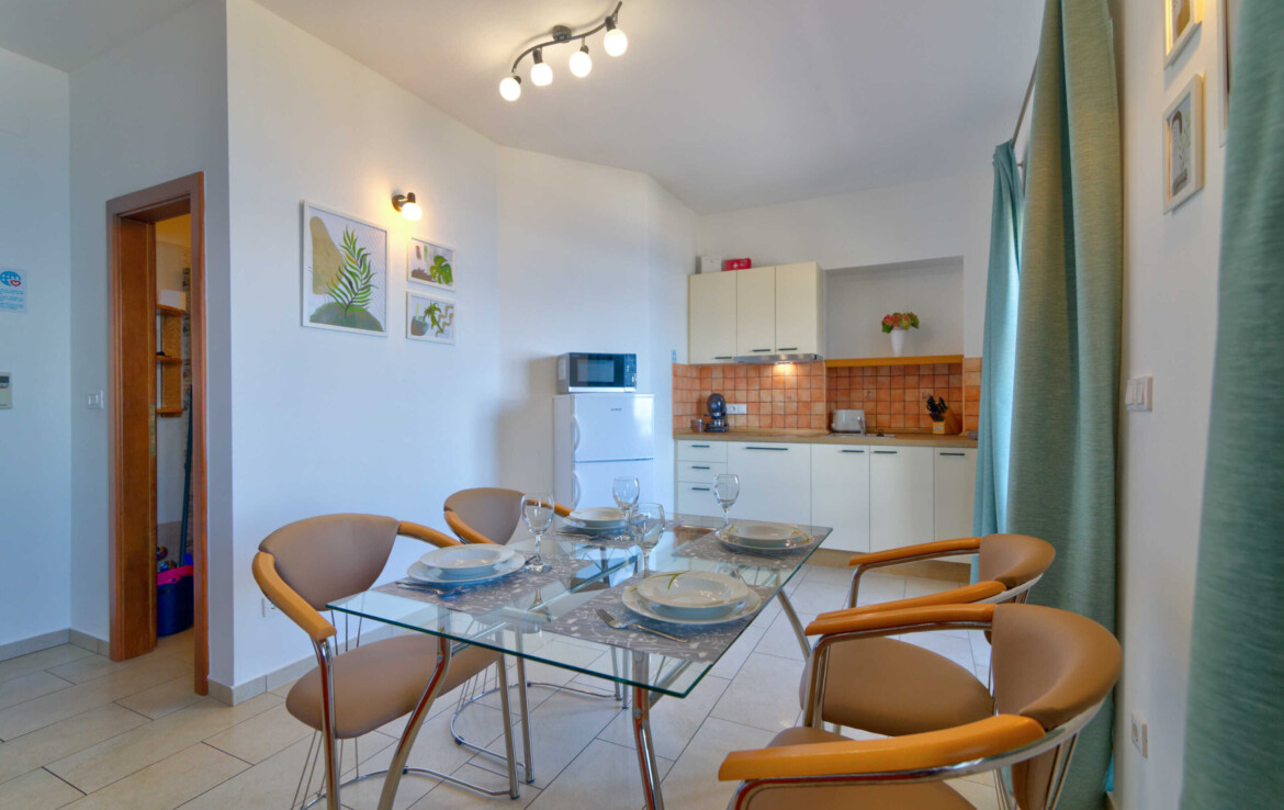 Hálószoba az eladó senji apartmanház egyik apartmanjában