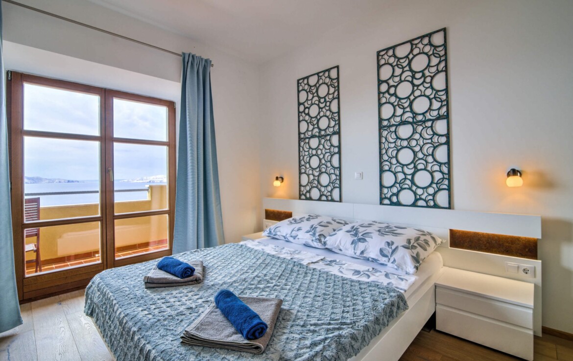 Hálószoba az eladó senji apartmanház egyik apartmanjában