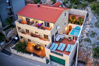 Eladó apartmanház Senjben, hat kiadható egységgel