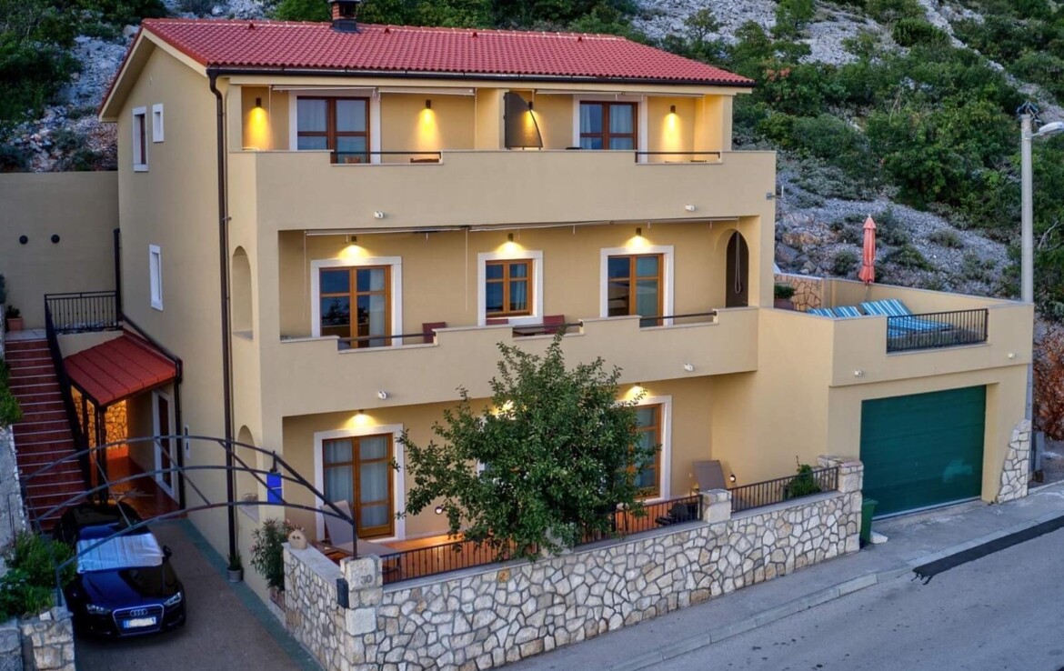 Eladó apartmanház Senjben, hat kiadható egységgel