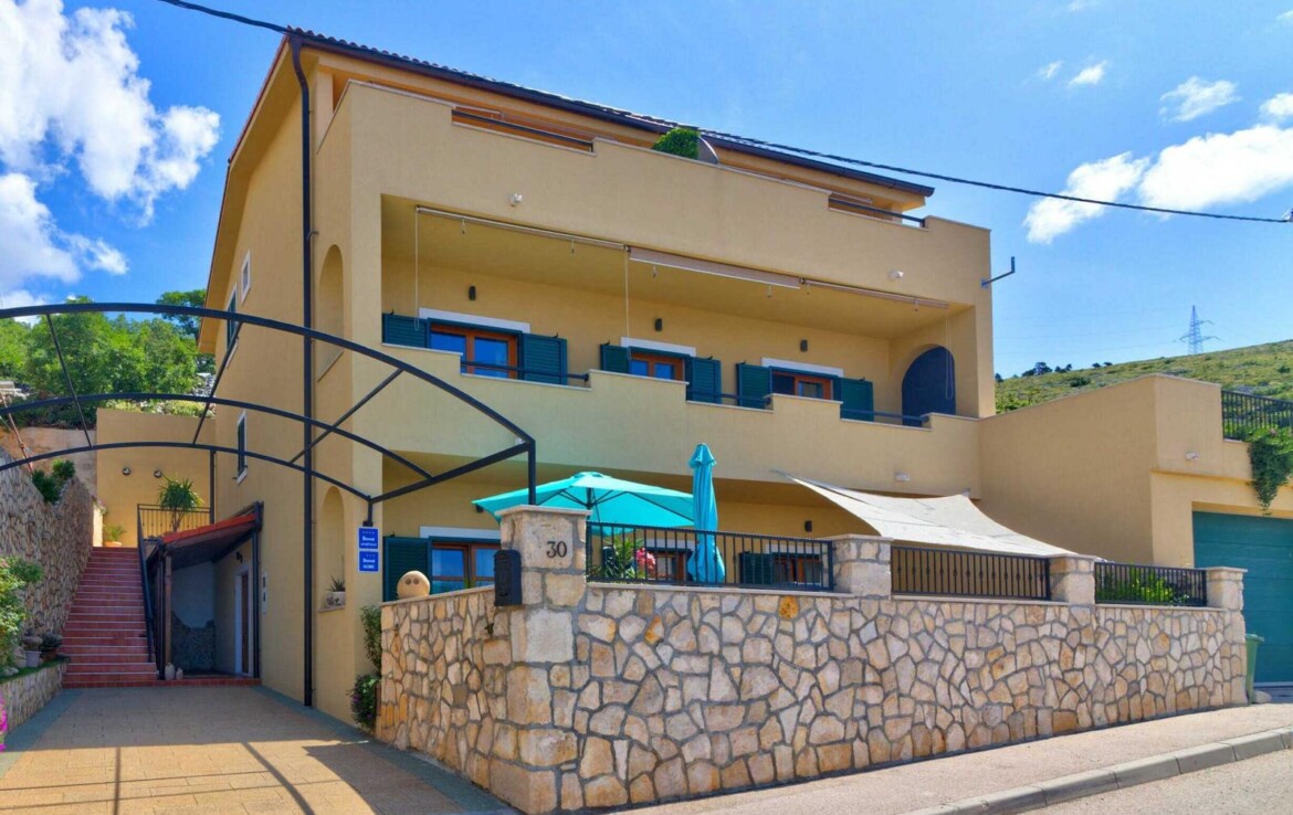Eladó apartmanház Senjben, hat kiadható egységgel