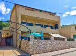 Sós vizű medence az eladó senji apartmanház udvarán) (44 (8)