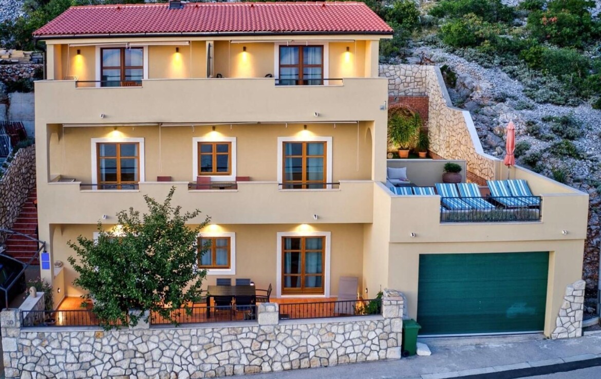 Eladó apartmanház Senjben, hat kiadható egységgel