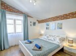Sós vizű medence az eladó senji apartmanház udvarán) (6)